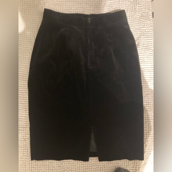 Benetton black velvet pencil skirt. Size 46 - Picture 5 of 5